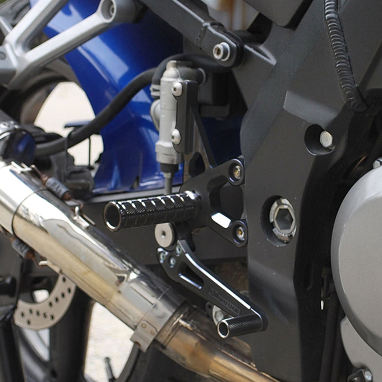 05-4228B Suzuki SV1000 2003-2007 Complete Rearset w/ Pedals - STD Shift - Woodcraft Technologies