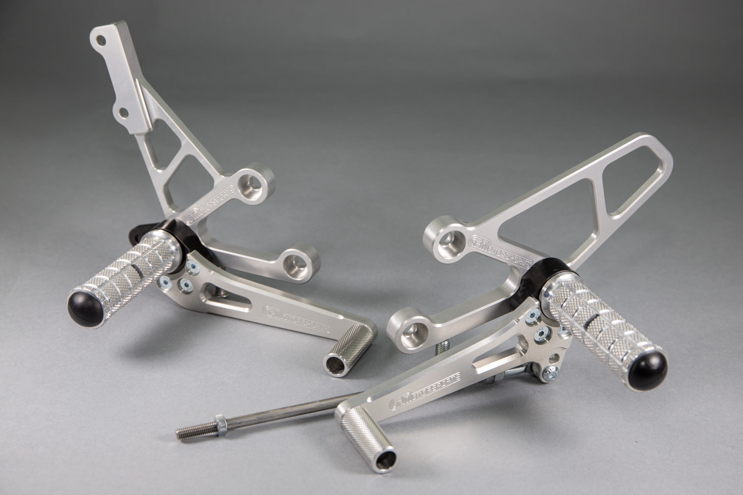 05-0220B Suzuki GSXR600 1997-2000 GSXR750 1996-99 SV650 1999-02 SV650S 1999-2002 Complete Rearset Kit W/Pedals - Woodcraft Technologies